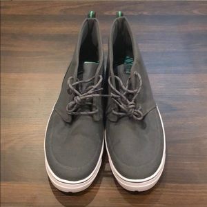 NEVER WORN Under Armour high top sneakers